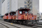 Die beiden Te III 157 und 176, zusammen mit der Ee 3/3 16448, stehen auf einem Nebengleis beim Bahnhof Kaiseraugst und warten auf den Abbruch bei der Firma Thommen.