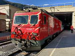 HGe 4/4 II 105 steht im Bahnhof von Zermatt zur Fahrt nach St.