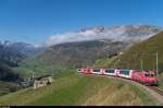 Am 7. September 2015 erklimmt ein Glacier Express etwas unterhalb der Haltestelle Nätschen die westliche Steilrampe des Oberalppasses. Ziel des Ausflugs war eigentlich die Gotthard Nordrampe, aber da das Wetter dort am Morgen noch bewölkt war, bin ich spontan weiter nach Andermatt-Nätschen gefahren.