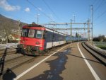 BDt EWII mit EW I/II Pendel (und Re 4/4 II 11158) als Ersatzzug zum IR 2127 in Oensingen, 03.01.2011.