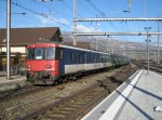 Ersatzzug zum IR 2023 bei Ausfahrt in Olten, 03.01.2011.