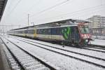Es herrscht immer wieder Domino-Mangel. Im Bild ist ein NPZ des Typs 562 als Ersatz R 7152 in Solothurn. Der Zug bestand aus dem RBDe 562 003-4, B EWI NPZ 340-2, AB EWII 133-0 und der Bt NPZ 950-9, Solothurn Gleis 5, 18.12.2012.