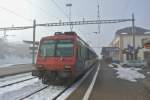 Domino Ersatz im Jura: NPZ RBDe 562 003-4 beim Wenden als R 5235/5236 in Sonceboz-Sombeval, 21.12.2012.

