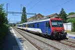 Die Regionalzge Genve - La Plaine werden in der Regel tagsber mit zwei RABe 522 (Flirt) gefhrt. Die 3-teiligen NPZ RBDe 562 kommen normalerweise nur am Morgen zum Einsatz. Am 20.07.2016 verkehrte jedoch einer der NPZ den ganzen Tag auf diesr Linie: RBDe 562 000-0, AB EWI 50 85 30-35 600-7 und Bt 50 85 29-35 954-1 als R 11247 in Satigny.

