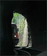 Ein Zug am Ende des Tunnels -

Tunnel unter dem Schloss Laufen am Rheinfall.

01.09.2010 (J)