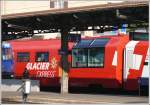 Servicewagen des GlacierExpress in St.Moritz. So schrecklich der Unfall mit dem GlacierExpress im Goms war, so bertrieben hat die gesamte Presse reagiert und aus der Entgleisung das Eisenbahnunglck der letzten Jahrzehnte gemacht. Fr die jhrlich mehreren hundert Strassenopfer gibts hchstens noch eine Randbemerkung. (14.07.2010)