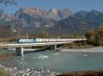 SBB  Dosto Chur-Basel auf der Rheinbrcke bei Bad Ragaz,22.10.00  (unter IC 2000 einordnen)