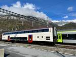 Der IC 2000 B 030-1 der am 11.3.24 beim Bahnhof Brig steht.