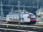 Der IC 200 Bt 50 85 26-94 919-7 der am 11.3.24 alleine beim Bahnhof Brig abgestellt ist.