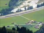 Dosto Garnitur gezogen von einer Re 460 fhrt in das erste Teilstck des Ltschbergtunnels ein, welches unter dem Bahnhof von Frutigen verluft.