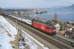 Re 460 074-8 zieht am 20.2.10 den IC 818 Romanshorn - Brig Richtung Spiez. Aufgenommen in Einigen.

