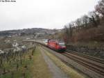 Re 460 102-7 ''SBB Historic'' am Schluss des IR 2528 nach Genf-Flughafen am 16.3.2013. Anlsslich dem Genfer-Autosalon fhrte dieser Zug ein 4-teiliges Zusatzmodul inkl. Speisewagen (knapp sichtbar am roten statt schwarzen Fensterband), da die Stammzge der IR 25xx Genf-Luzern planmssig keine Speisewagen mitfhren.