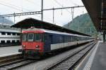 BDt EWI 50 85 82-33 974-5 an der Spitze des Simplon IR 2813 in Brig, 29.06.2014.