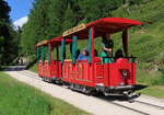 Das Riffelalptram gilt gemäss Eigenwerbung als höchstgelegene Tramlinie Europas. Sie verbindet die Station Riffelalp der Gornergratbahn mit dem Hotel Riffelalp, gemäss Angaben auf dem Tram auf 2222müM. Länge der Linie: 675m, Spurbreite 800mm, Höchstgeschwindigkeit 10 km/h, die Motorwagen beziehen ihre Energie aus Akkumulatoren. Riffelalp, 12.7.2022