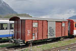 Ausrangierter Güterwagen, Gb-v 22 48 steht auf einem Nebengleis beim Bahnhof Interlaken Ost. Die Aufnahme stammt vom 18.04.2017.