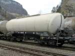 SBB - Güterwagen Typ Uancs 33 85 932 6 201-1 im Bahnhofsareal von Reuchenette-Pery am 06.04.2014