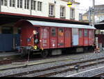 SBB - Dienstwagen X 40 85 94 49 102-4 abgestellt im Bhf. Neuchâtel am 04.11.2022