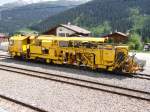 Stopfmaschine B40 UM-3 im Bf. Sedrun - 18-06-2013