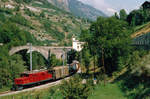 BVZ: Mit einem Güterzug passierte die HGe 4/4 11 am 9. August 1980 bei Neubrück.
Foto: Walter Ruetsch