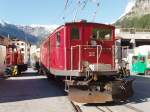 Balkonlok HGe 4/4 32 mit einem  Alpine Classic Pullman Express  Nostalgiezug in Zermatt.