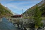 Alle zwanzig Minuten fahren Shuttle Zge von Tsch nach Zermatt und zurck.
(19.10.2012)