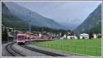 Der R226 aus Zermatt nach Brig fhrt in Randa ein. Der Zug wird mit einem ABDeh 4/10 und einem ABDeh 4/8 gefhrt. (04.10.2013)