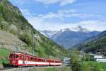 Abschiedsfahrt des letzten MGB ABDeh 8/8; die Bergfahrt: Der Triebwagen 2042 mit den B Mitteleinstieg B 2273 und B 2269 zwischen Visp und Stalden-Saas, 12.04.2014.