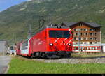 MGB - HGe 4/4  108 mit Glacier Express bei der Ausfahrt aus dem Bhf. Andermatt am 23.07.2023