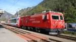 Glacier Express 911 von St.Moritz nach Zermatt fhrt durch den Bahnhof Mrel.
(12.10.2007)