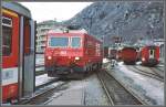 HGe 4/4 II 103 bernimmt in Brig den Glacier-Express. (Archiv 03/87)