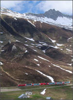 Hoch oben -    Der Glacier-Express bei Nätschen.