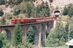 Glacier-Express auf dem Rottenviadukt nach Verlassen des Kehrtunnels bei der Einfahrt in Grengiols FO im Juli 1997