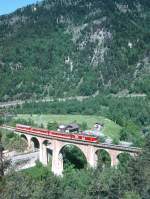 MGB FO-REGIONALZUG 242 von Brig nach Gschenen am 23.05.1992 auf Rhoneviadukt bei Grengiols Zahnrad-Triebwagen Deh 4/4I 52 - B 4273 - B 4274 - ABt 4152. Hinweis: Fahrzeuge noch in alter Lackierung.
