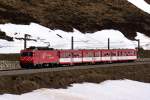 Der Regionalzug nach Andermatt bei der Oberalppasshhe am 10.5.2012.