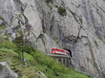 Der R 640 von Andermatt mit einem Abt am Zugende verschwindet nach Überqueren der Schöllenenschlucht im Tunnel kurz vor Göschenen; 12.06.2019 
