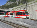 Ausfahrt der Matterhorn Gotthard Bahn nach Täsch am 28. Juni 2018 aus den Bahnhof Zermatt.