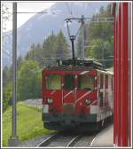 Ein Deh 4/4 schiebt den R871 in Momp-Tujetsch Richtung Oberalppass. (03.06.2008)