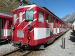 MGB - Abgestellter Triebwagen ABDeh 8/8 2042 im Bahnhofsareal in Zermatt am 21.09.2012 ....