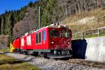 HGm 4/4 61 fährt mit Schneeschleuder in Sedrun vorbei.Bild vom 5.10.2015