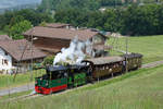 50 Jahre «Museumsbahn Blonay-Chamby»
1968 bis 2018
MEGA STEAM FESTIVAL VOM 19. MAI 2018
Museumszug mit der einmaligen Doppeltraktion bestehend aus der
G 3/3 60, 1898 TS und der G 2/2 4, 1900 FP
Foto: Walter Ruetsch
