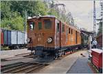 Die Bernina Bahn BB Ge 4/4 81 (ex BB Ge 6/6 81 bzw. ab 1929 Ge 4/4 81, später RhB Ge 4/4 181) rangiert in Chaulin RhB Wagen. Zu diesem Zeitpunkt lag ihre erste Fahrt nach der Reparatur schon fast eine Woche zurück (13. Aug. 18) und auch die Probefahrt nach Blonay vom 16. Aug. 18 hatte die Lok erfolgreich bewältigt. 
Dieses Bild entstand am 19. August 2018 in Chaulin, und ist eine Einladung ans  MEGA Bernina Festival  im Rahmen der 50. Jahr Jubiläumsfeier der Blonay Chamby Museums Bahn.

Chaulin, den 19. August. 2018  