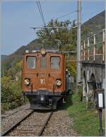  La DER de la Saison!  (Saisonabschlussfeier der Blonay-Chamby Bahn 2022): die Bernina Bahn Ge 4/4 81 verlässt Chamby in Richtung Chaulin. Das Bild entstand am westlichen Ende des Bahnsteigs so dieser sich dort noch als solcher erkennten lässt.

29. Oktober 2022