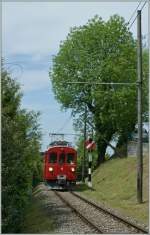 RhB Ambinete in der Westschweiz: Rh.B ABe 4/4 N° 35 und eine HIppsche Wendescheibe in Blonay auf der Strecke der B-C Museumsbahn.