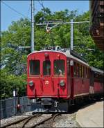 - Pfingstdampf Festival - Der ex RhB Triebwagen ABe 4/4 N35 der Museumsbahn Blonay - Chamby posierte in Chamby fr die Fotogafin.