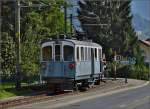 Triebwagen Nr. 6 der Monthey–Champéry–Morgins-Bahn (MCM). Diese Bahn war zwar bis Morgins geplant, wurde aber nur bis Champéry gebaut. Später fusioniert zur Aigle–Ollon–Monthey–Champéry-Bahn (AOMC) und heute unter dem Dach der Transports Publics du Chablais. Der Triebwagen ist nunmehr bei der Museumsbahn Blonay-Chamby in Betrieb. Gebaut 1909 bei der SIG in Neuhausen am Rheinfall. Gewicht 30 t und eine sagenhafte Höchstgeschwindigkeit von 25 km/h. Blonay, September 2014.
