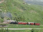 Kurz nach dem Anfang des Zahnradabschnittes System Abt
in Realp am 24.06.2007 schnaufte der Dampfzug zur Station
Furka auf 2160m..n.N.