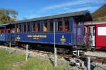 Rollt seit 100 Jahren: Zweite-Klasse-Wagen B 2228 der DFB im Bahnhof Realp, 2.10.11