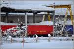 Wagen der Furka Bergstrecke halten ihren Winterschlaf in Gschenen. (19.12.2012)
