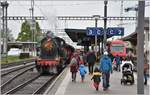 DVZO erster Betriebstag der Saison 2017. Trotz Regenwetter lockten die Dampfzüge Gross und Klein nach Hinwil. (07.05.2017)