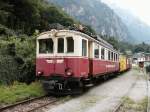 Ferrovia Mesolcinese(ehem.Bellinzona-Mesocco Bahn,BM/RhB)Abfahrtbereiter Zug Richtung Arbedo-Castione am 21.07.02 in 
Cama/Graubnden
